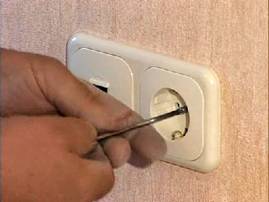 Как да инсталирате електрически контакт