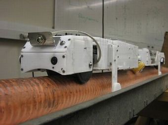 Erstellt einen Roboterelektriker für die Reparatur von Freileitungen