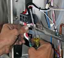 Co je lepší - elektrická instalace sami nebo zavoláte profesionálním elektrikářům?