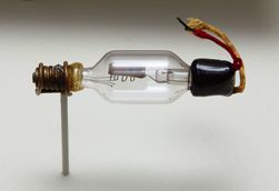 Лий Форест и първите стъпки на електрониката