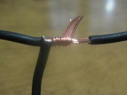 Как да направите сплайсиране и разклоняване на проводници с помощта на усукване