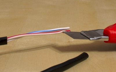 Как бързо да премахнете изолацията от кабел или жица