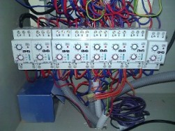 X10-moduler i den elektriska panelen