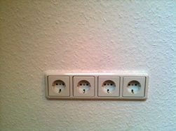 Peranti pendawaian elektrik di apartmen
