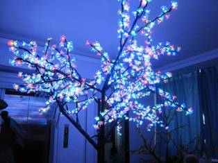 Arbore cu LED în apartament