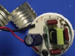 Condensatoare în circuite electronice