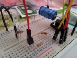 Condensatoare în circuite electronice. Partea 2. Comunicare intersetatică, filtre, generatoare