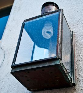 улична лампа с компактна флуоресцентна лампа
