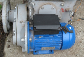 Gearbox with engine