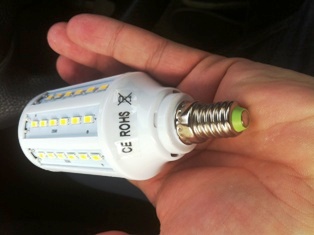 LED lampa ar E14 ligzdu