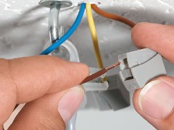 Pemasangan kelengkapan elektrik dan pendawaian