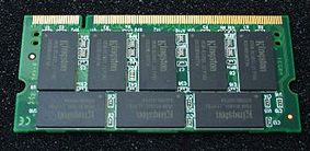 En minnesmodul med mikrochips i BGA-paket