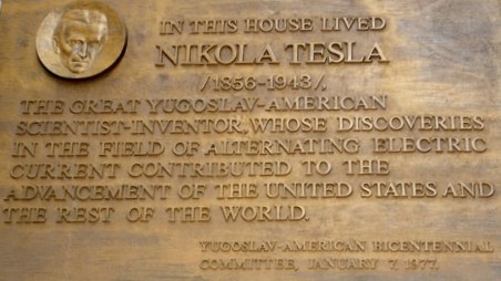 Plakette von Nikola Tesla