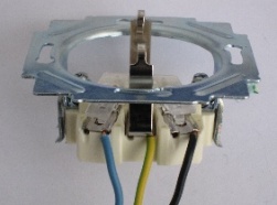 Как да свържете неутралния защитен проводник към изходите