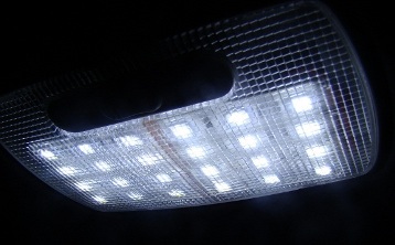 LED di dalam kereta
