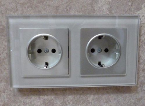 Silver sockets in a double-post smoky frame