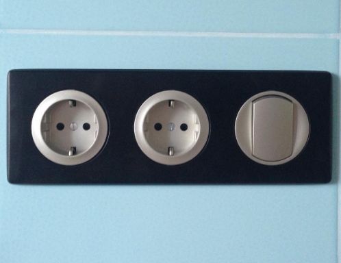 Sockets in one frame