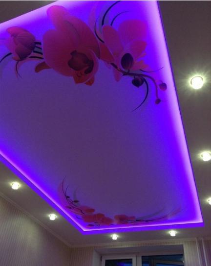 Exemplu de iluminare a tavanului întins