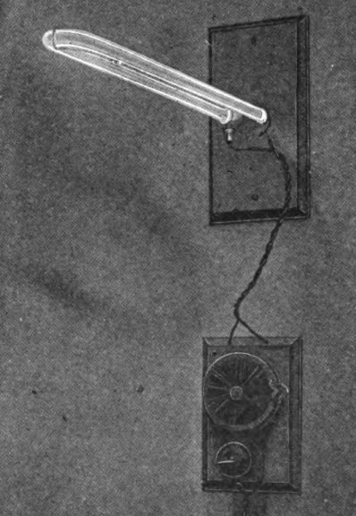 Salah satu lampu pendarfluor pertama