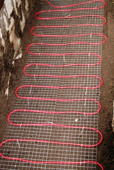 Pemasangan sistem pemanasan tanah