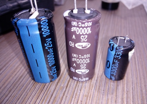 Електролитични кондензатори