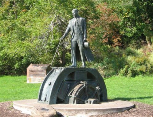 Denkmal für Nicola Tesla in den Niagarafällen (Kanada)