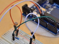 Свързване на аналогови сензори към Arduino, отчитане на показанията на сензора