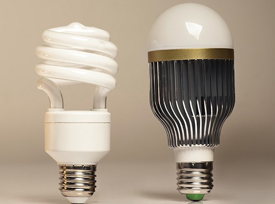 Skillnaden mellan LED-lampor och energibesparande kompakt lysrör