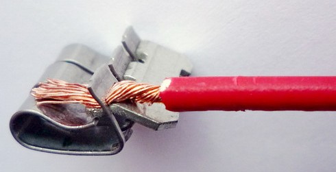 Installation av en kabel med flera trådar