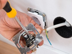 How to remove a wall outlet and disassemble it