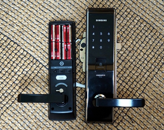 Samsung SHS-H705 Biometrisk lås