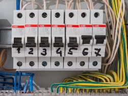 How to choose the right machine for replacing the old one in the electrical panel