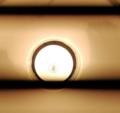 Fotografía de una lámpara encendida