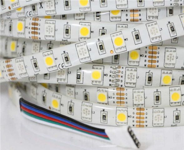 Kā uzzināt LED sloksnes jaudu