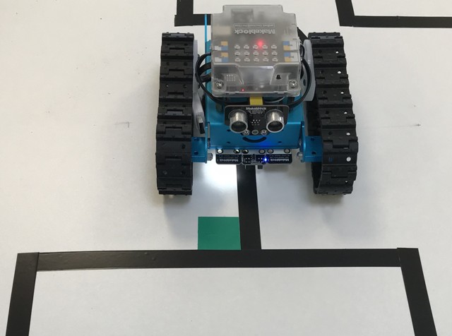 Robot vozi uz liniju