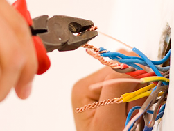 Как да свържете кабели от различни секции