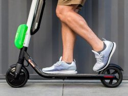 How does an electric scooter work?