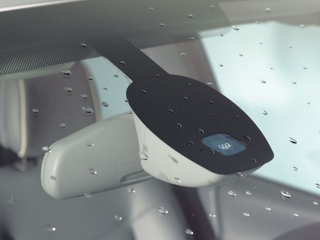 Senzor de ploaie pe o mașină