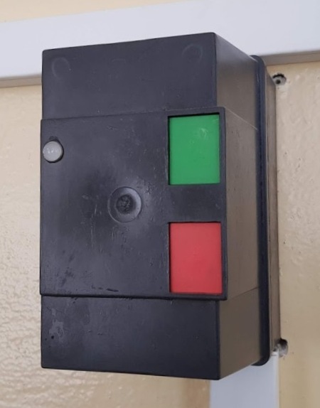 Електромагнитен стартер с вградени контролни бутони