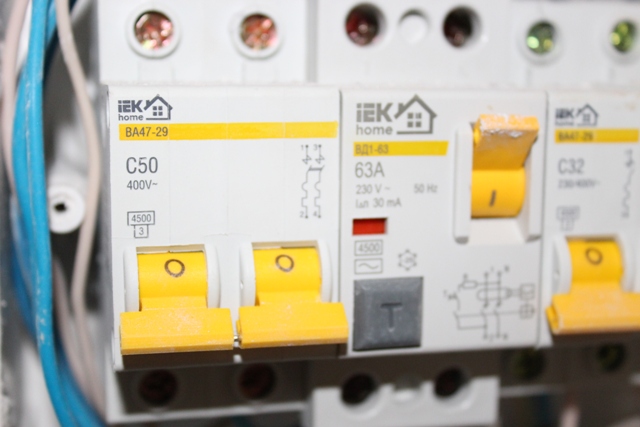 Introductory machine and RCD in the panel of the apartment